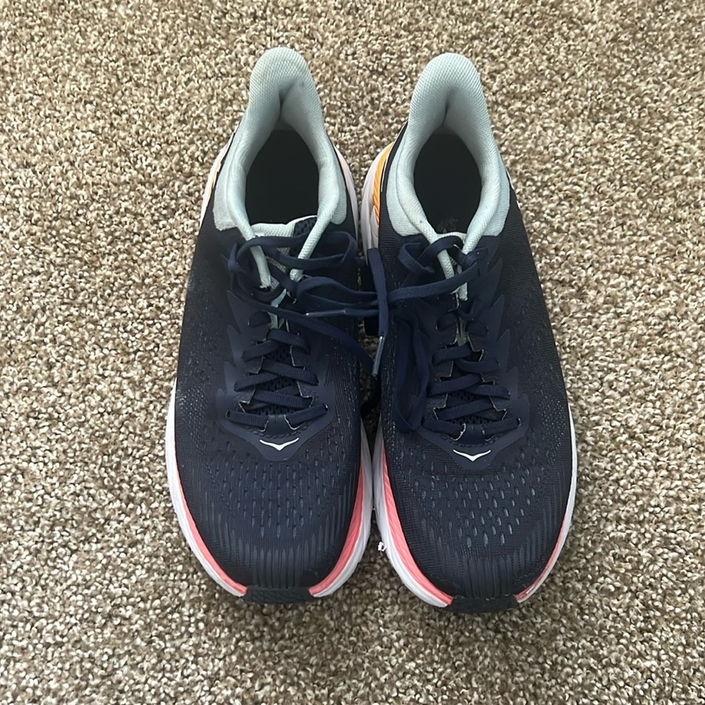 Hokas